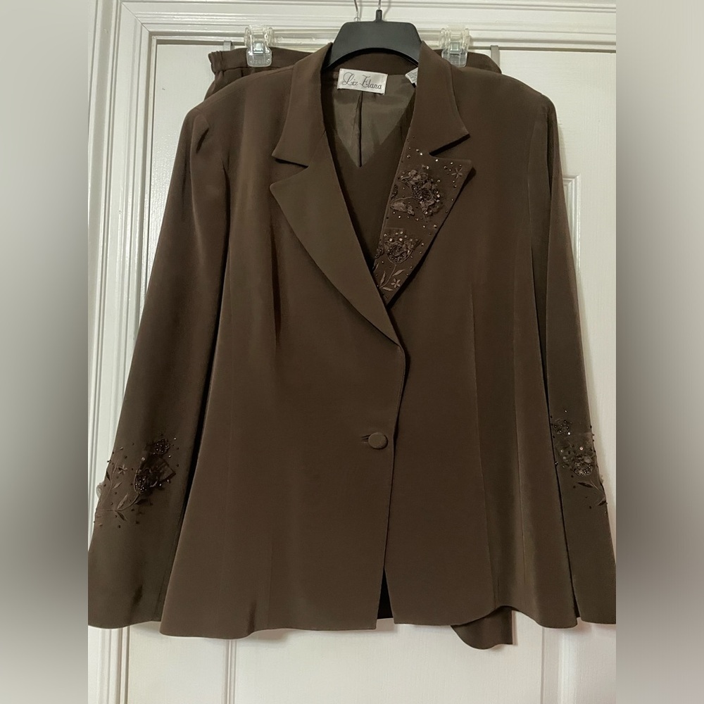 Beautiful Liz Elana Suit